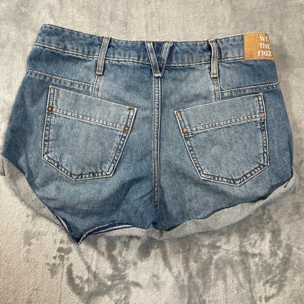 Free People Womens Shorts Size 26 Blue Denim Cuffed Patch Pocket - Picture 5 of 6